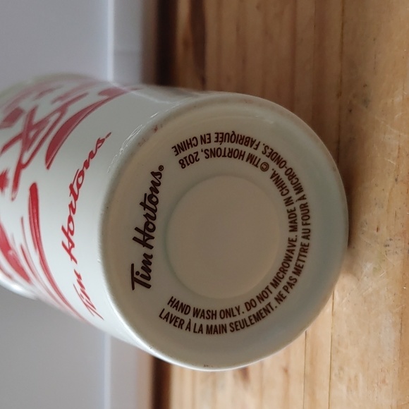 2018 Tim Hortons Travel Mug Canada Beaver Loon Timbits Curling Maple Leaf Syrup - Picture 3 of 4